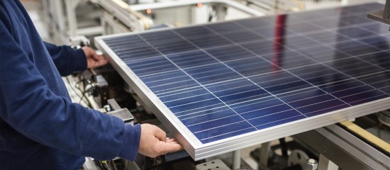 Le projet de loi de finances pour 2024 confirme la création d’un crédit d’impôt en faveur des investissements dans l’industrie verte (C3IV), à savoir la production de batteries, de panneaux solaires, de turbines éoliennes ou de pompes à chaleur.