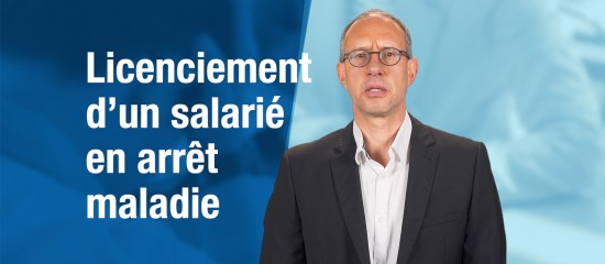 Lorsqu’un salarié en arrêt maladie est licencié en raison de ses absences répétées et prolongées, son remplacement définitif doit intervenir dans un délai raisonnable compte tenu notamment de l’emploi concerné.