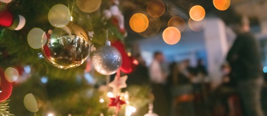 Les cadeaux et bons d’achat accordés à vos employés à l’occasion des fêtes de fin d’année peuvent être exonérés de charges sociales.